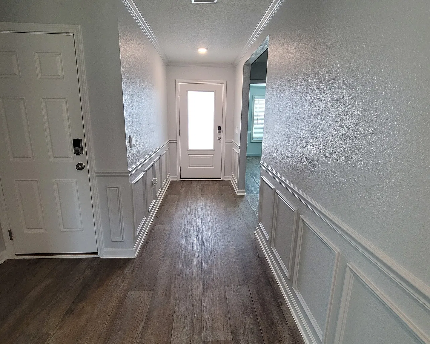 4 bed, 2.0 bath, 2031 sqft, $2,100 — Photo 2