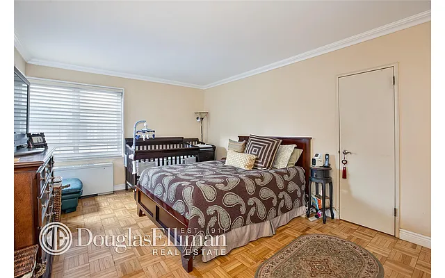 Sold by Douglas Elliman | media 24