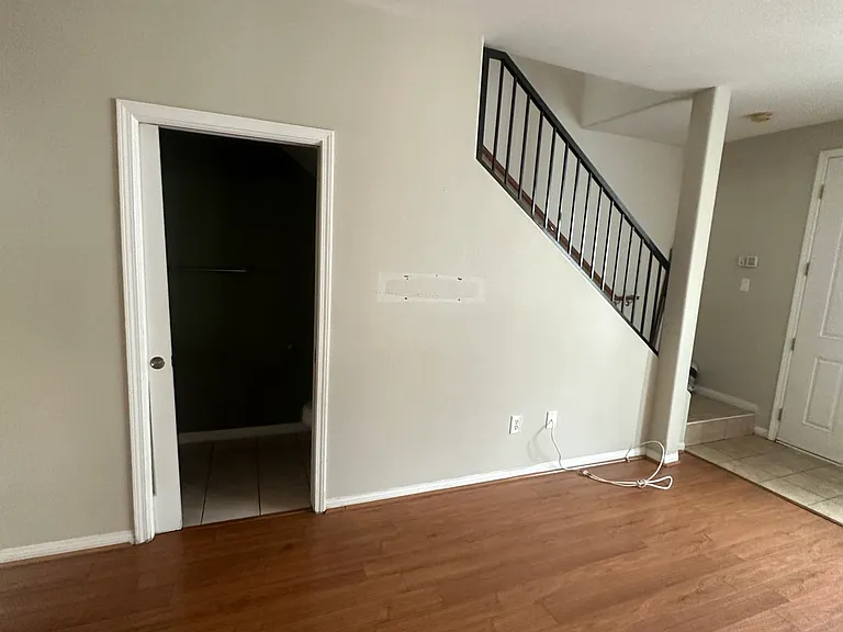 9635 Woodman Ave #16 — Photo 6