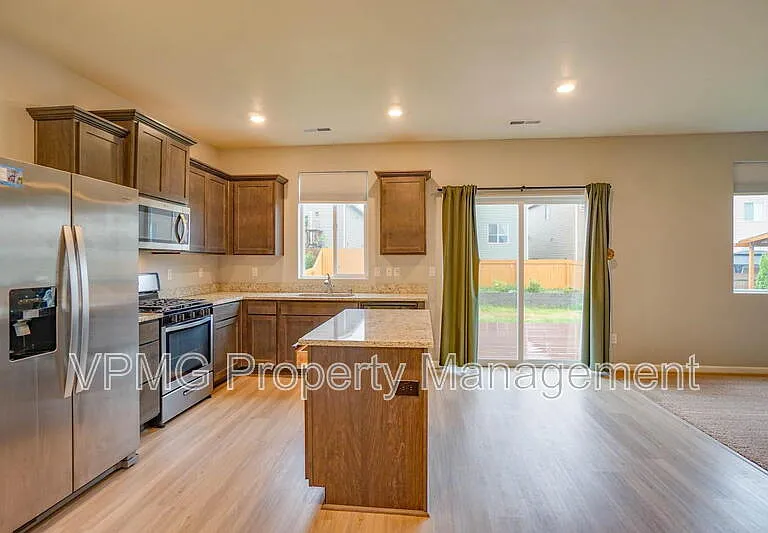 1423 W 16th Ave — Photo 6