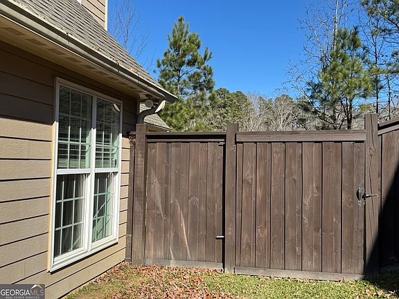 5th image of 120 Thornwood Dr SW
