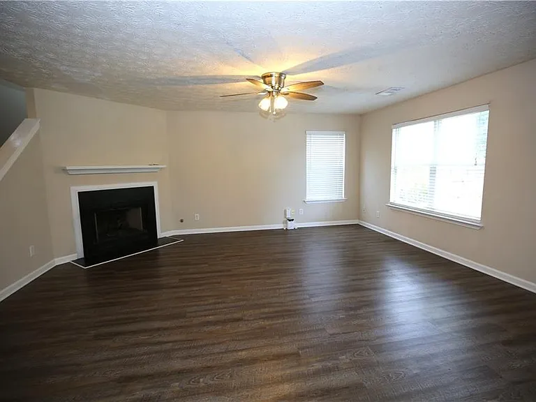 514 Carrington Ct — Photo 3