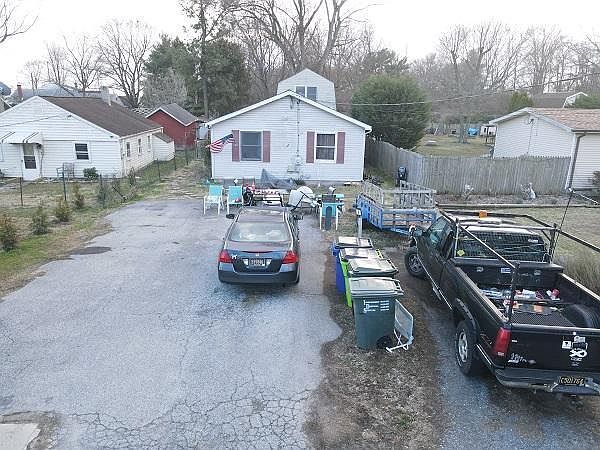 1st image of 4 Farm Ln