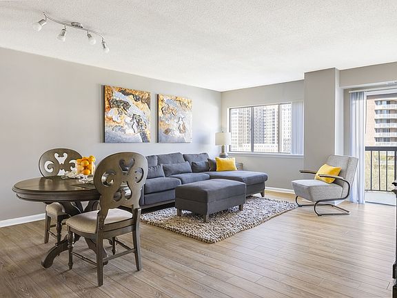 3rd image of 1425 S Eads St #4571227