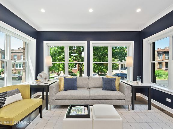 3rd image of 2515 W Gunnison St #1