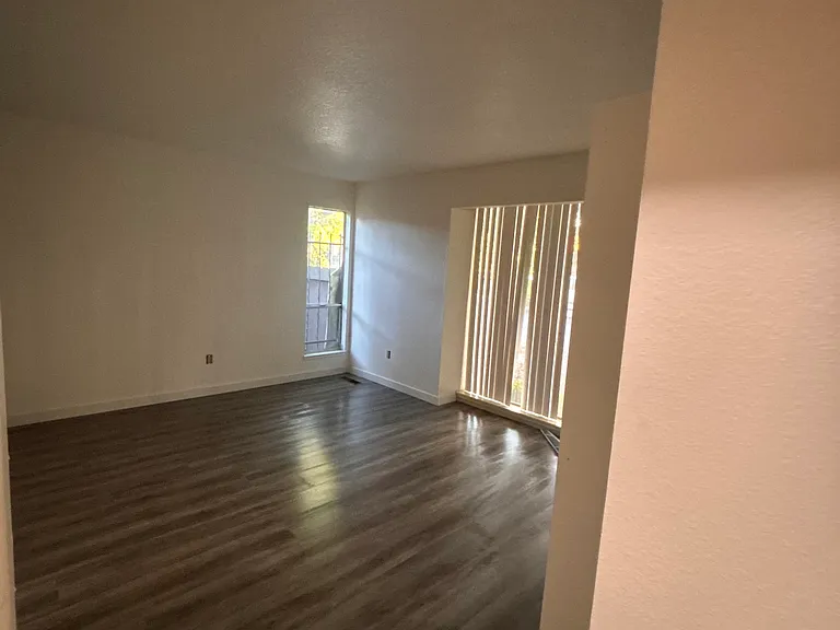 604 Rose Ave #606 — Photo 9