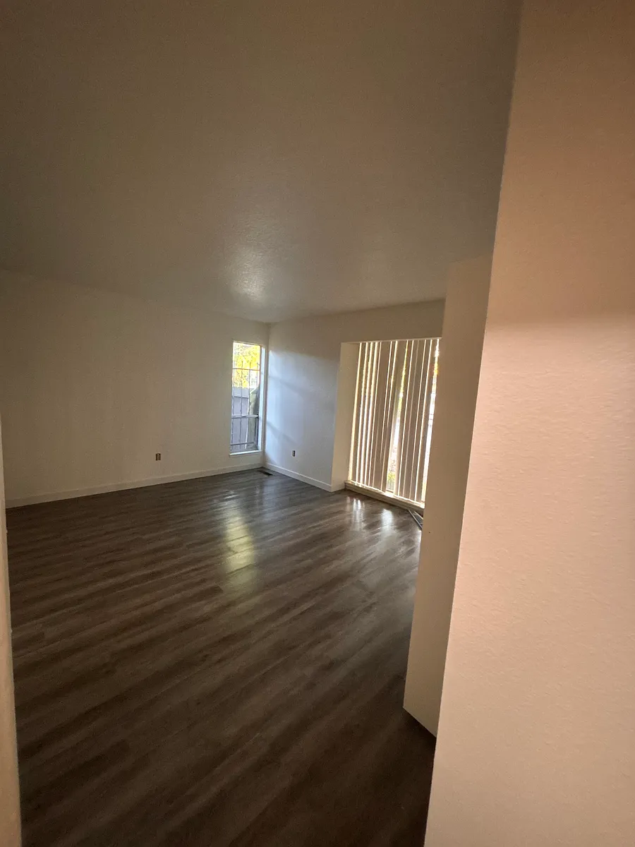 Building Photo - 604 Rose Ave #606
