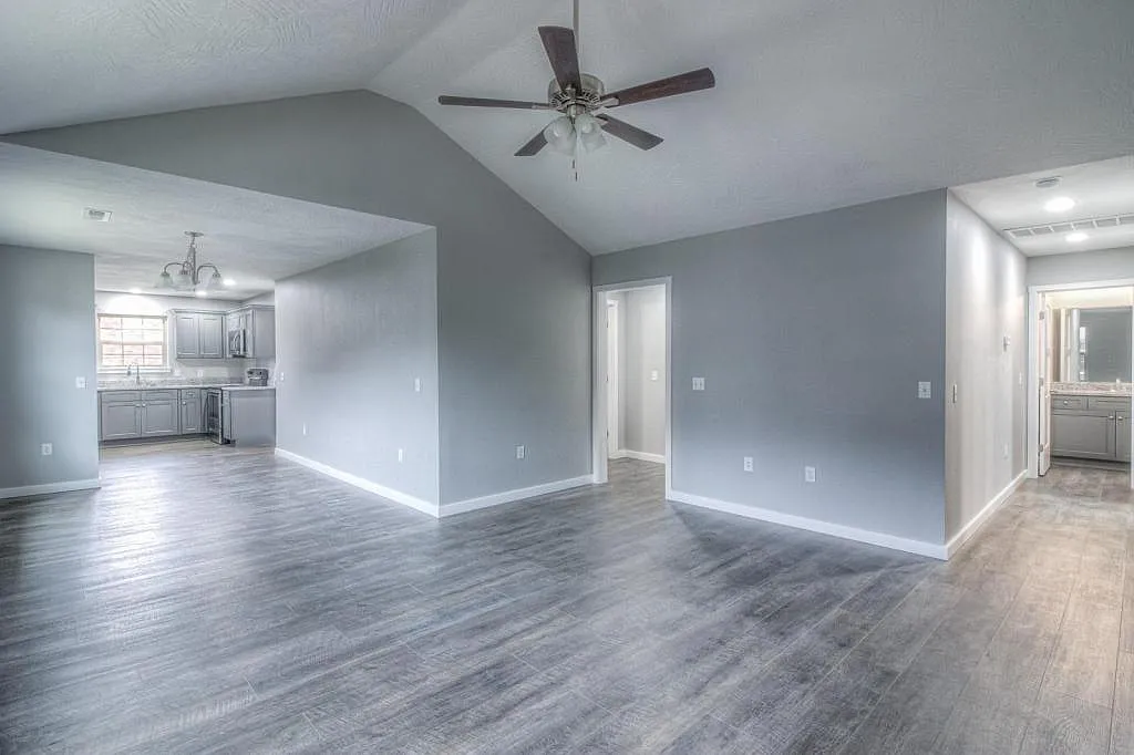 3 bed, 1250 sqft, $1,550 — Photo 2