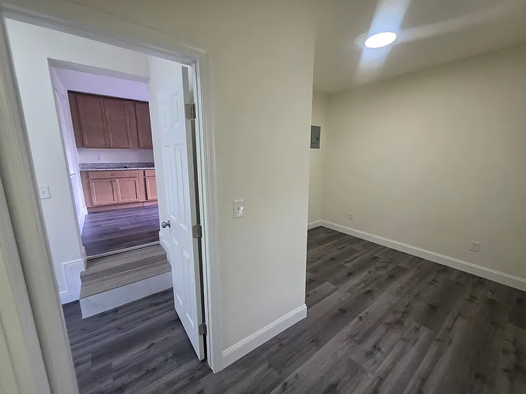 521 N Carpenter Ave #B — Photo 11