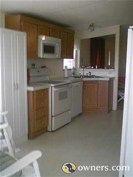 Bright & Clean Modern Kitchen