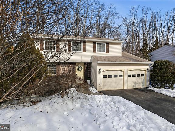 3rd image of 9810 Oleander Ave