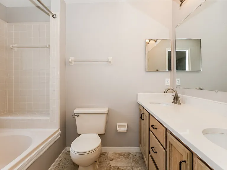 466 Valencia Place Cir — Photo 9
