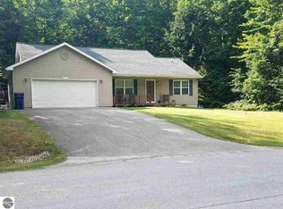 8610 Bent Pine Dr, Lake Ann, MI 49650