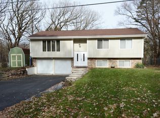 52 Lake Shore Dr, Carpentersville, IL 60110