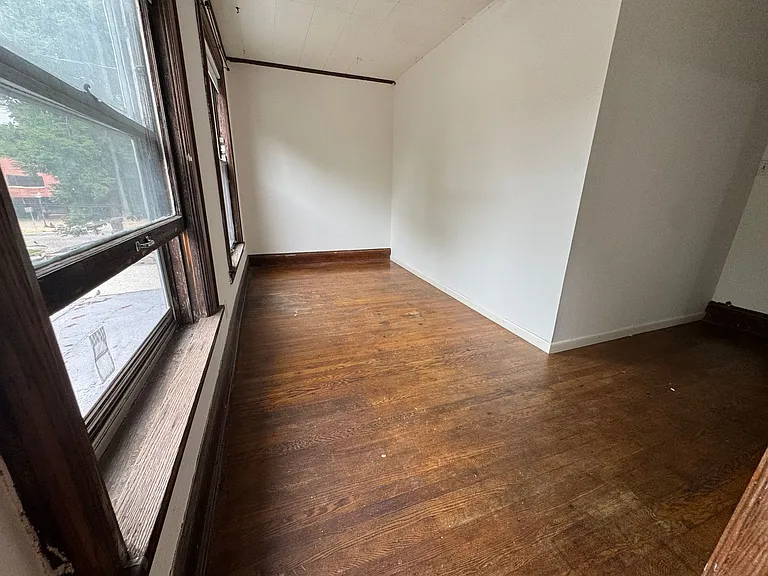 215 N Paterson St — Photo 10