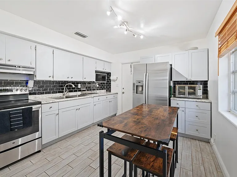 5120 SW 26th Ave #1-2 — Photo 12