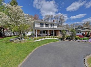 8 Sutton Ct, Matawan, NJ 07747