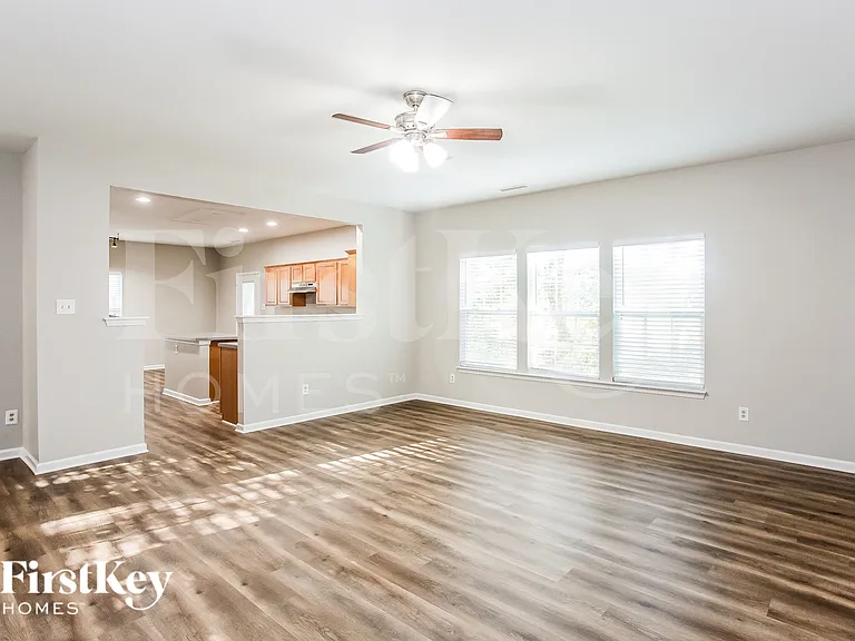 727 Sinclair Dr — Photo 6