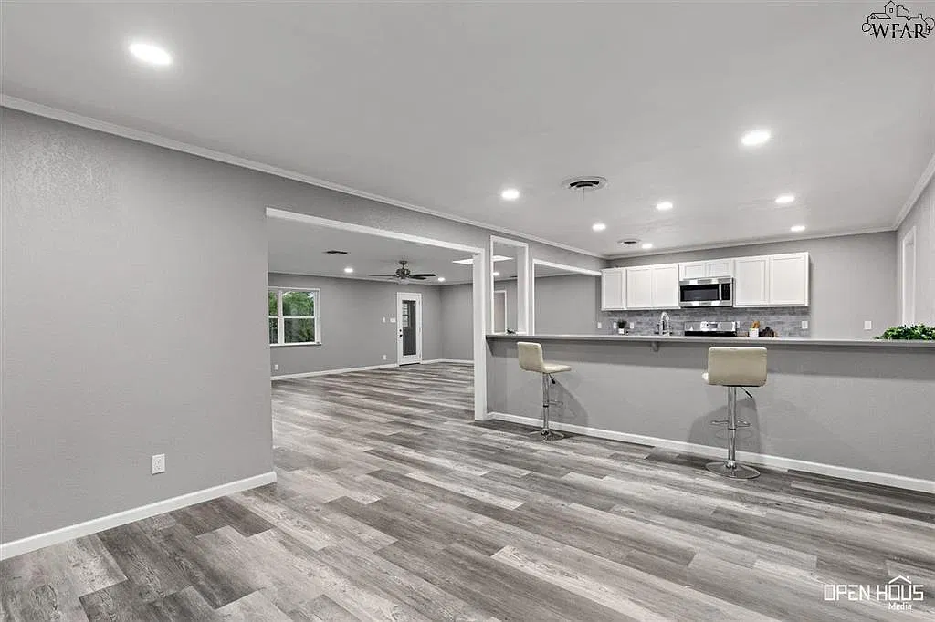 4303 Prince Edward Dr — Photo 4