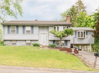 9 Glenridge Dr, Ansonia, CT 06401