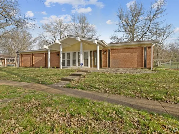 4649 McIlroy Dr, Saint Louis, MO 63128