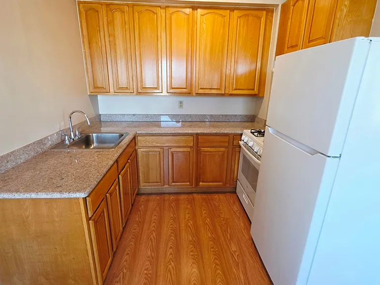 2695 Greenwich St — Photo 5