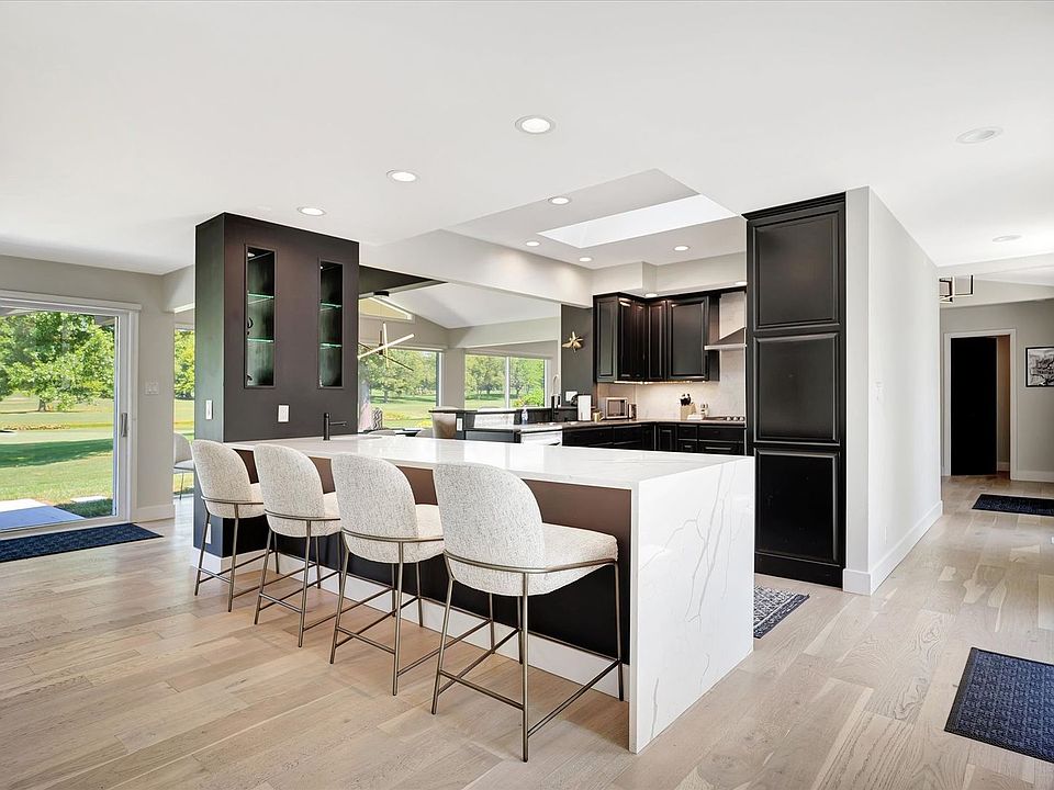 1st image of 102 Greencroft Dr