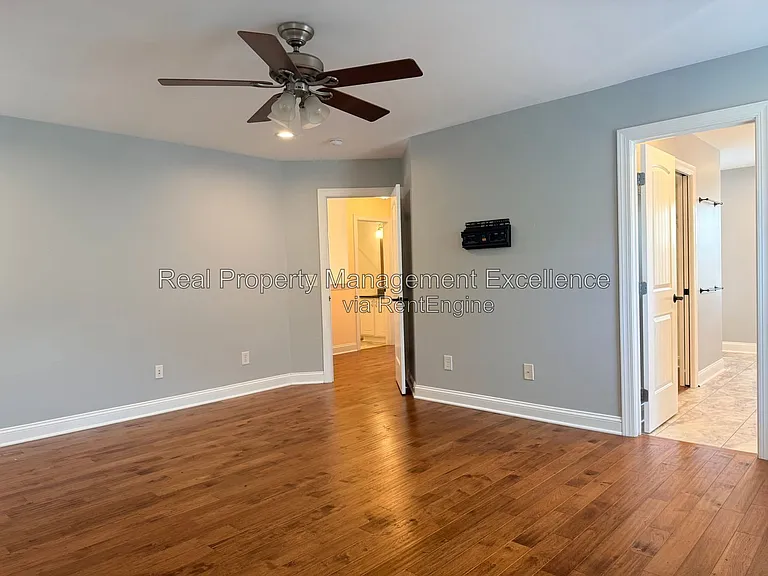 305 Holly Thorn Trce — Photo 27
