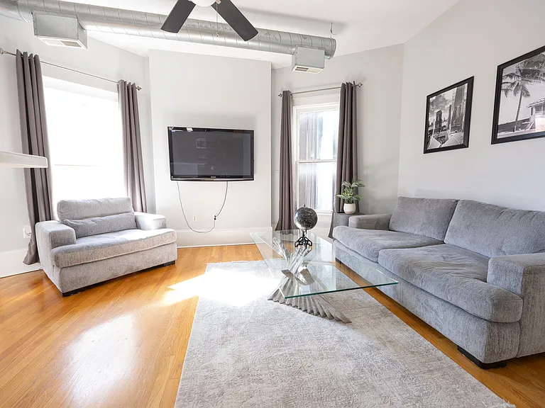 275 S Limestone St #240 — Photo 7