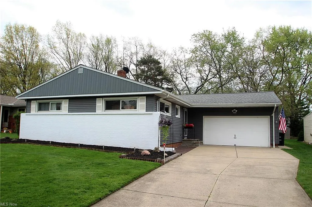 4888 N Sedgewick Rd photo 1