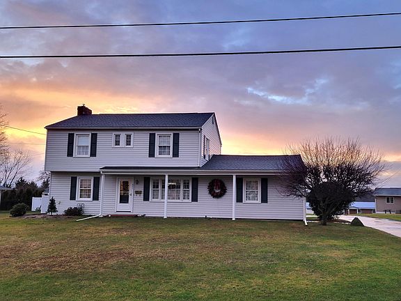 3rd image of 421 Randall Ct