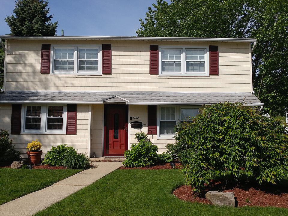 1st image of 2467 2nd St