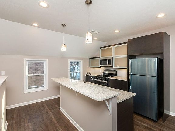 3rd image of 1262 W 65th St #1264