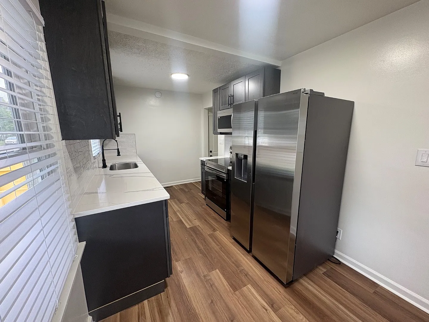 1718 N Irvington Ave — Photo 4