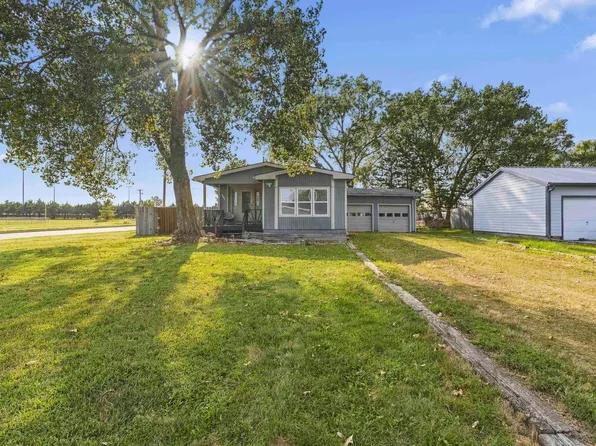 2801 Nelsons Lndg, Manhattan, KS 66502