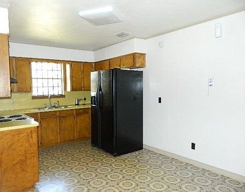 3rd image of 6633 Kennedy Dr