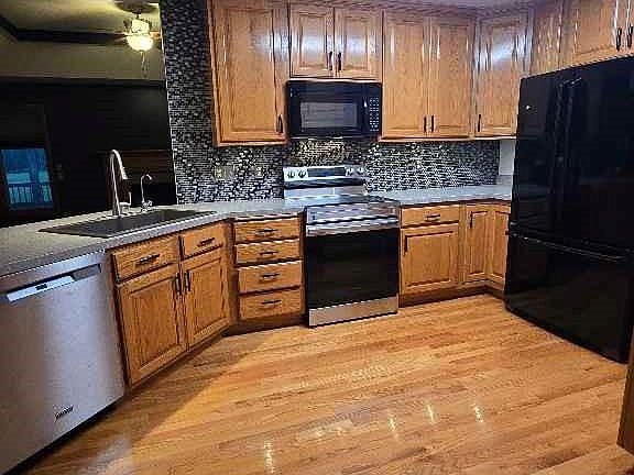 4th image of 3927 SW 40th Ter