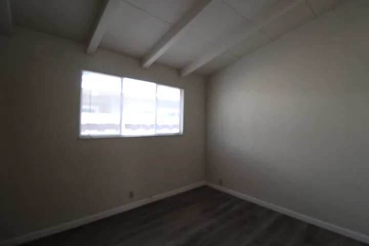 1433 Cottage St — Photo 4