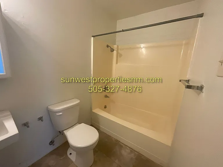 1012 Glade Ln — Photo 8