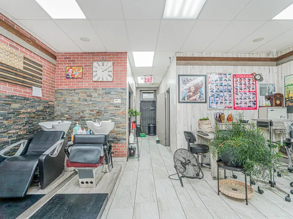 2672 Gerritsen Avenue image 8 of 16