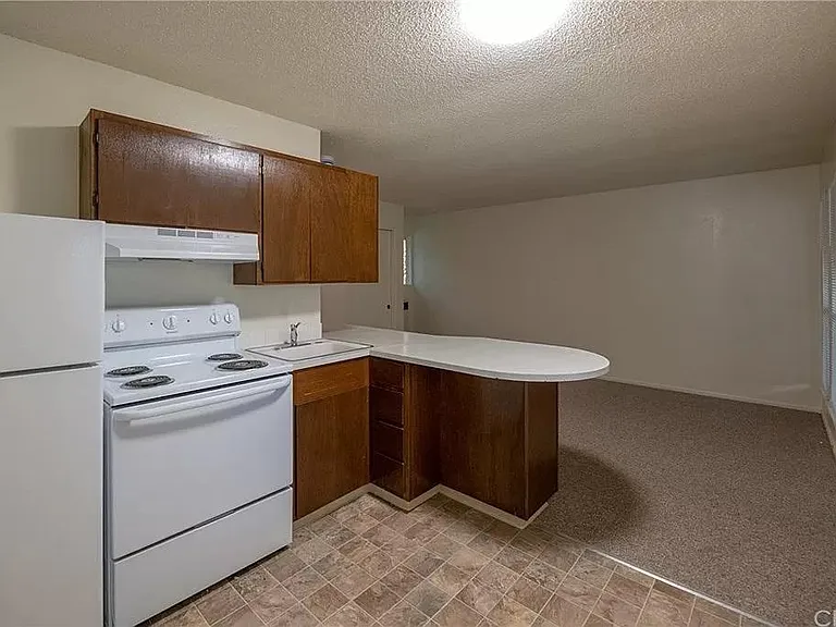 128 W 21st St #D — Photo 4