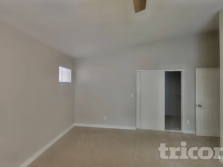 409 W Azure Ave — Photo 5