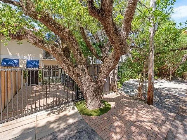 3274 Gifford Ln — Photo 13