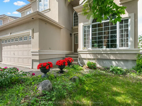 9 Blackshire Cir S, Ottawa, ON K2J 5L8