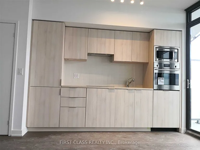 11 Wellesley St W #4613 — Photo 3