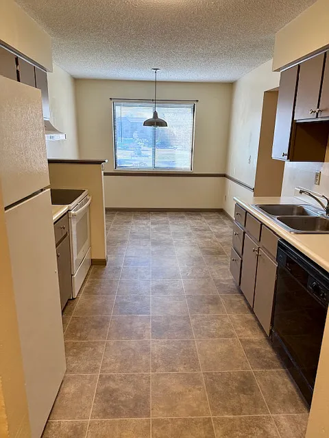 2 bed, 1.5 bath, 1088 sqft, $1,285 — Photo 2
