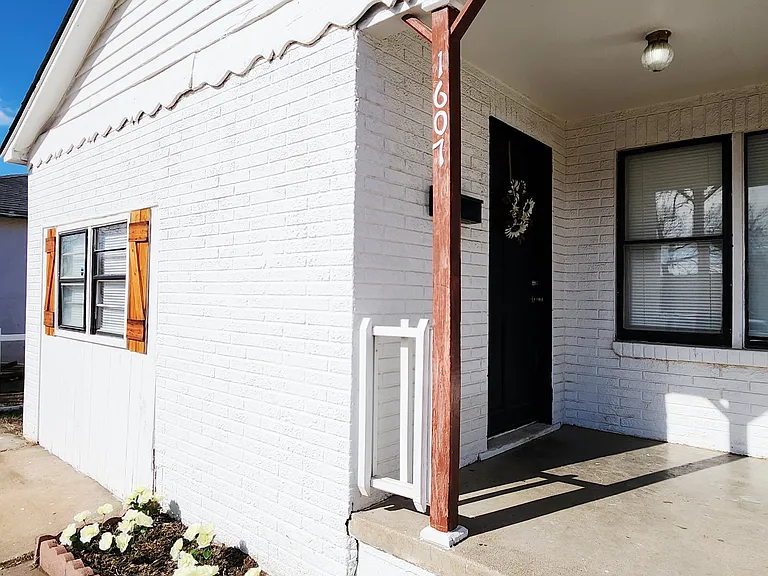 1607 NW Smith Ave — Photo 15