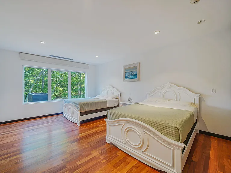 121 Montauk Hwy — Photo 74