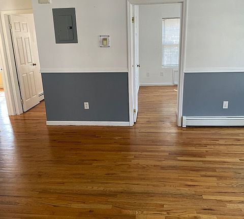 3rd image of 800 S Oak Dr