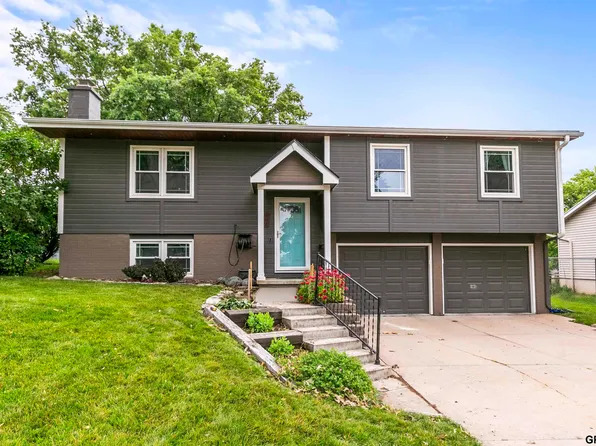 804 Galway Cir, Papillion, NE 68046